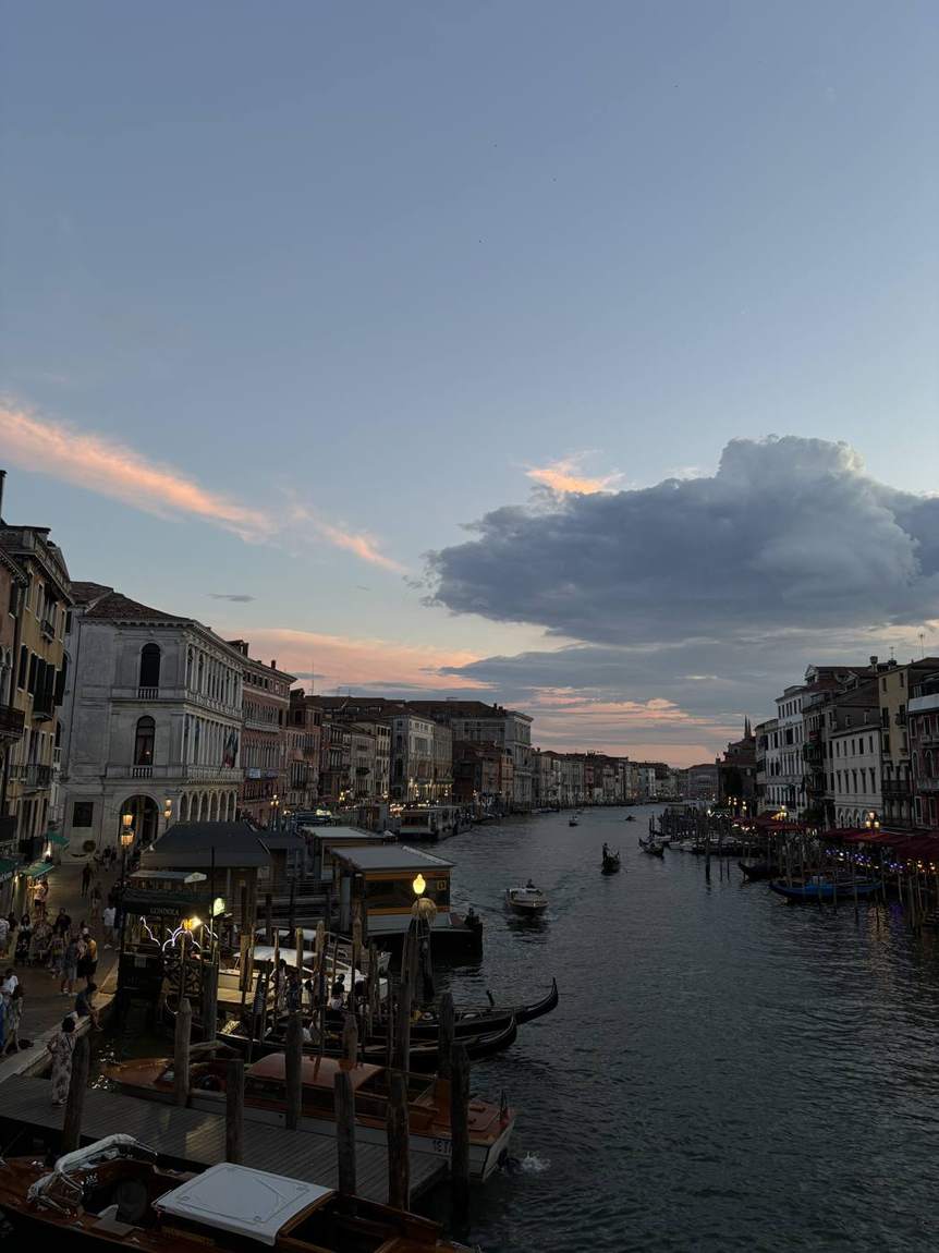Grand Canal de Venise au coucher du soleil